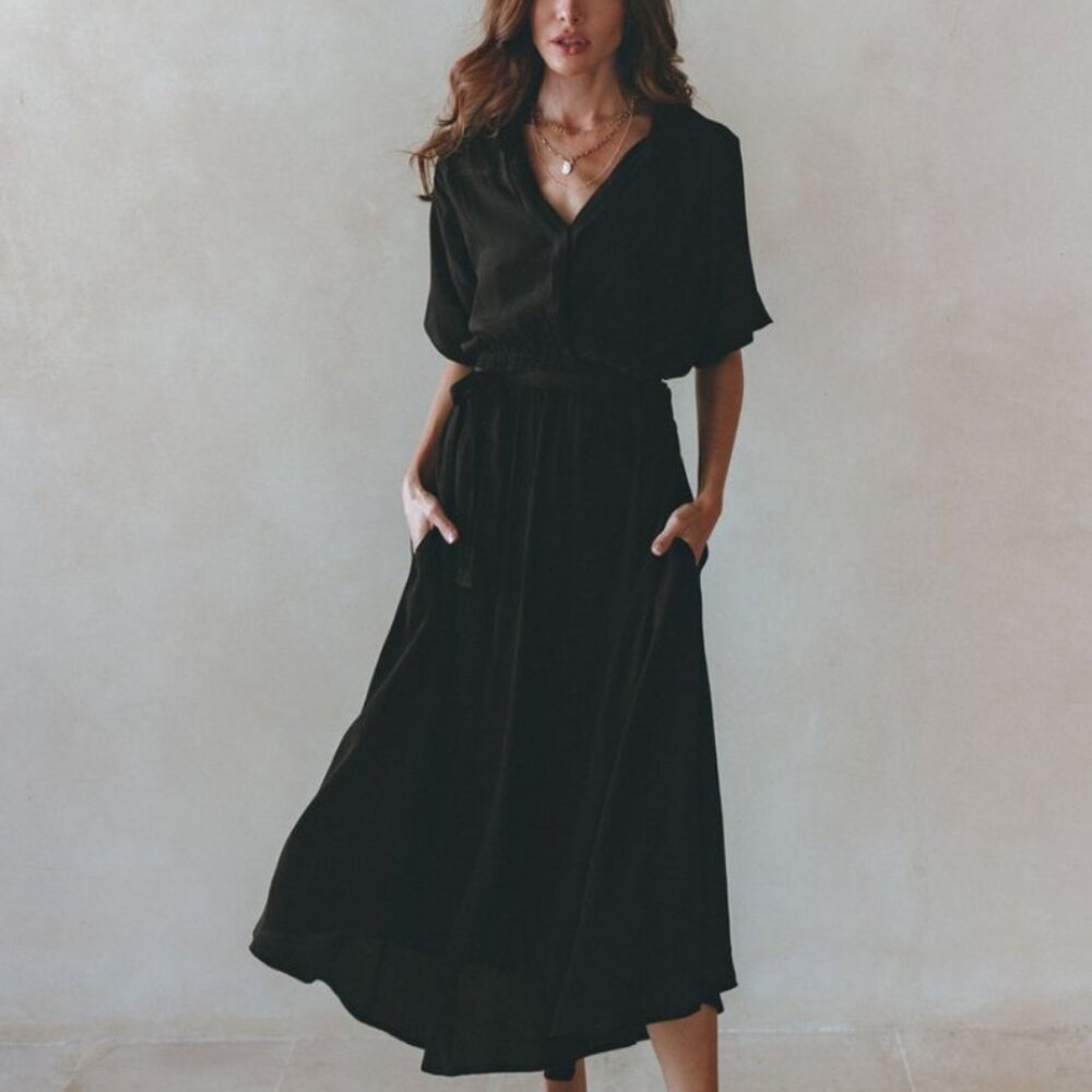 Aura the label Genevieve Midi Dress size small